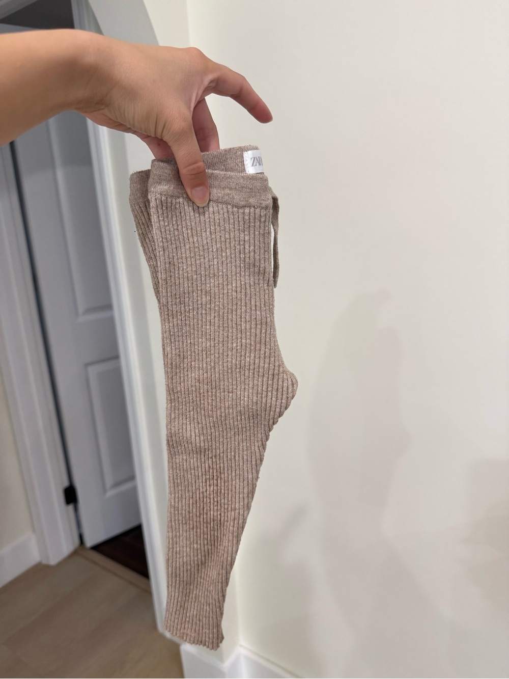 Zara Rib Knit Leggings in Taupe 2Y - Picture 3 of 3